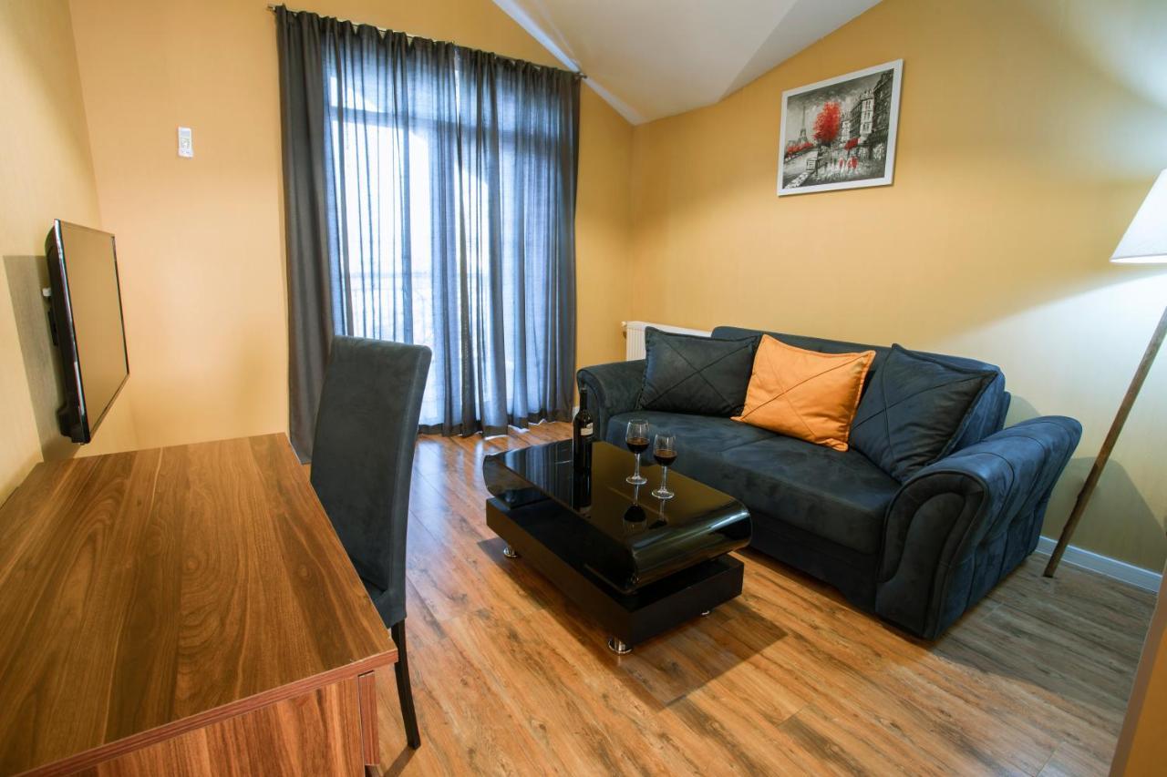 Apart Hotel West Tbilisi ภายนอก รูปภาพ