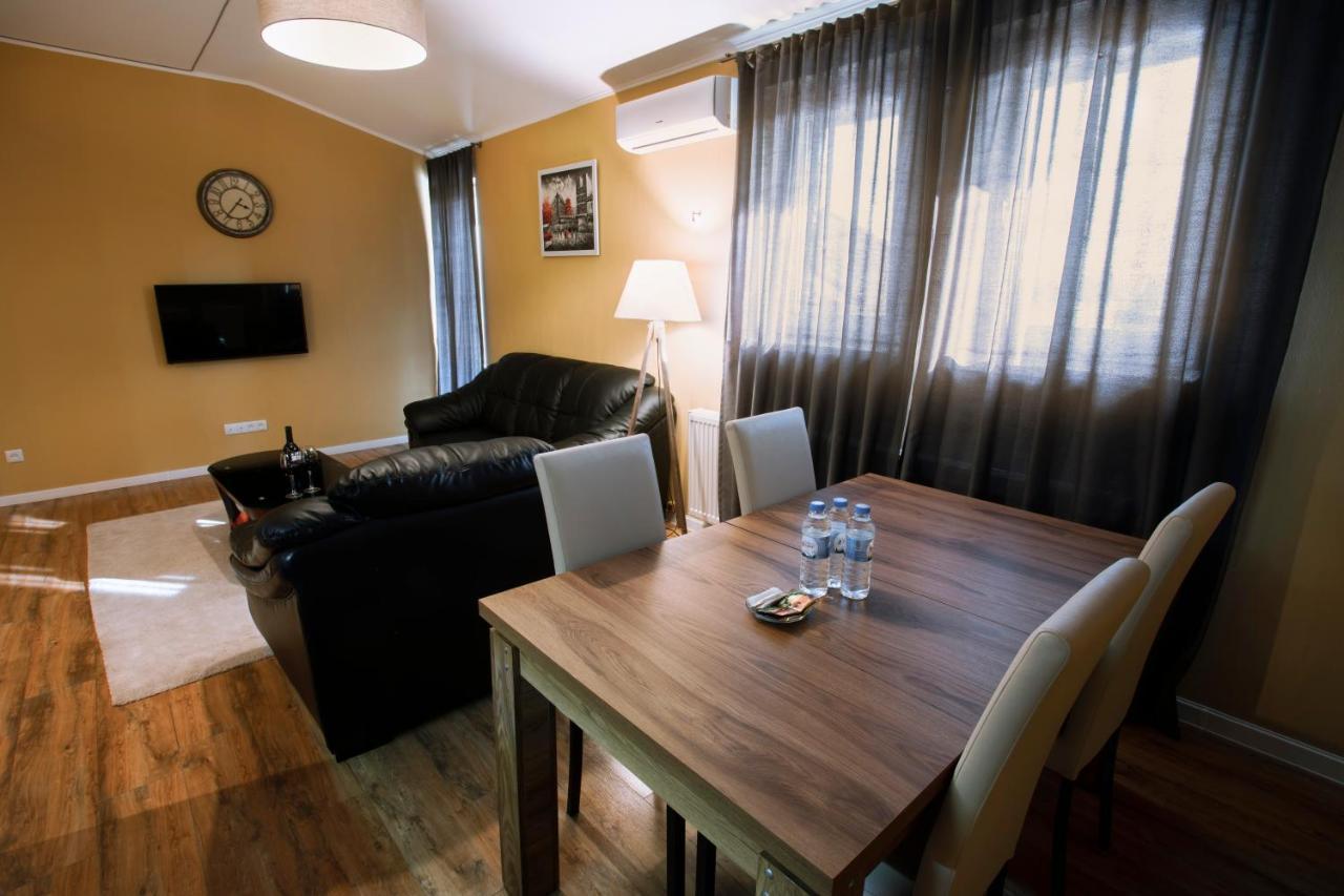 Apart Hotel West Tbilisi ภายนอก รูปภาพ