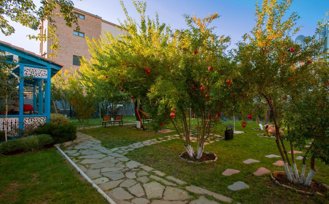 Apart Hotel West Tbilisi ภายนอก รูปภาพ