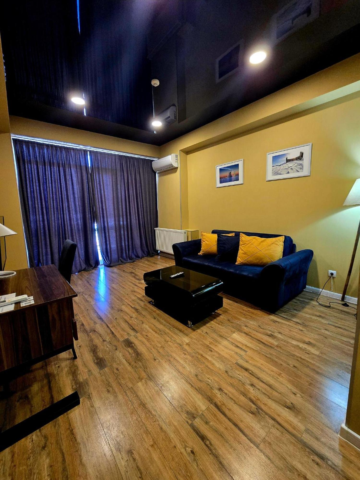 Apart Hotel West Tbilisi ภายนอก รูปภาพ