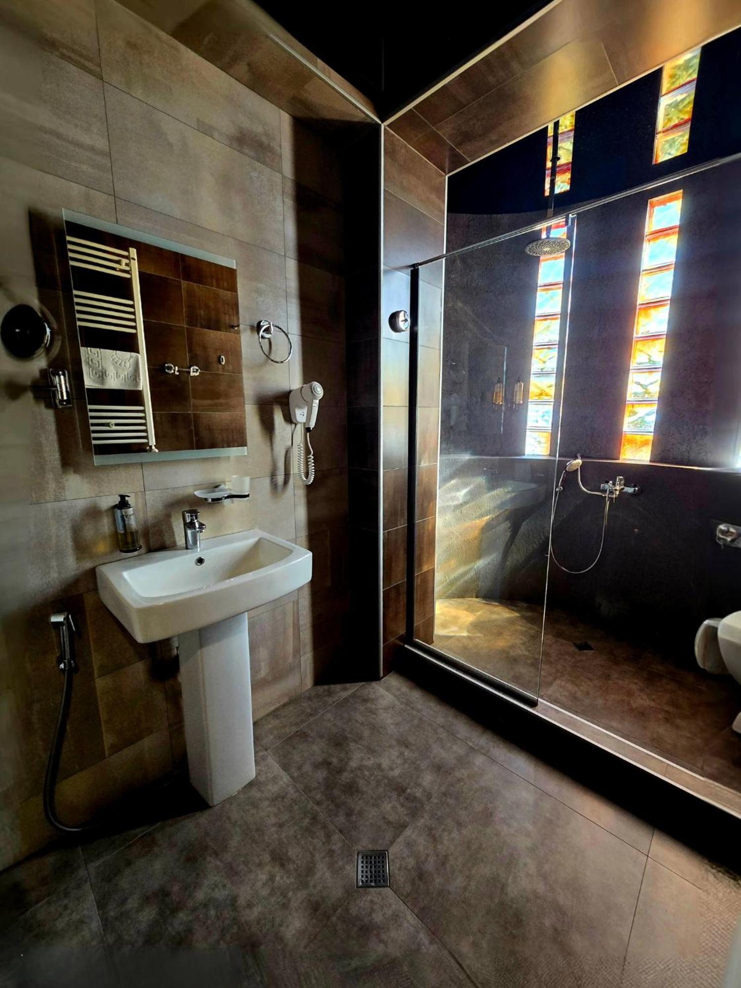 Apart Hotel West Tbilisi ภายนอก รูปภาพ